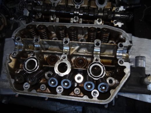 今、当店でお預かりのビートはこんな事しています。各シール類と併せてヘッドガスケットも交換しています。 イソマサ